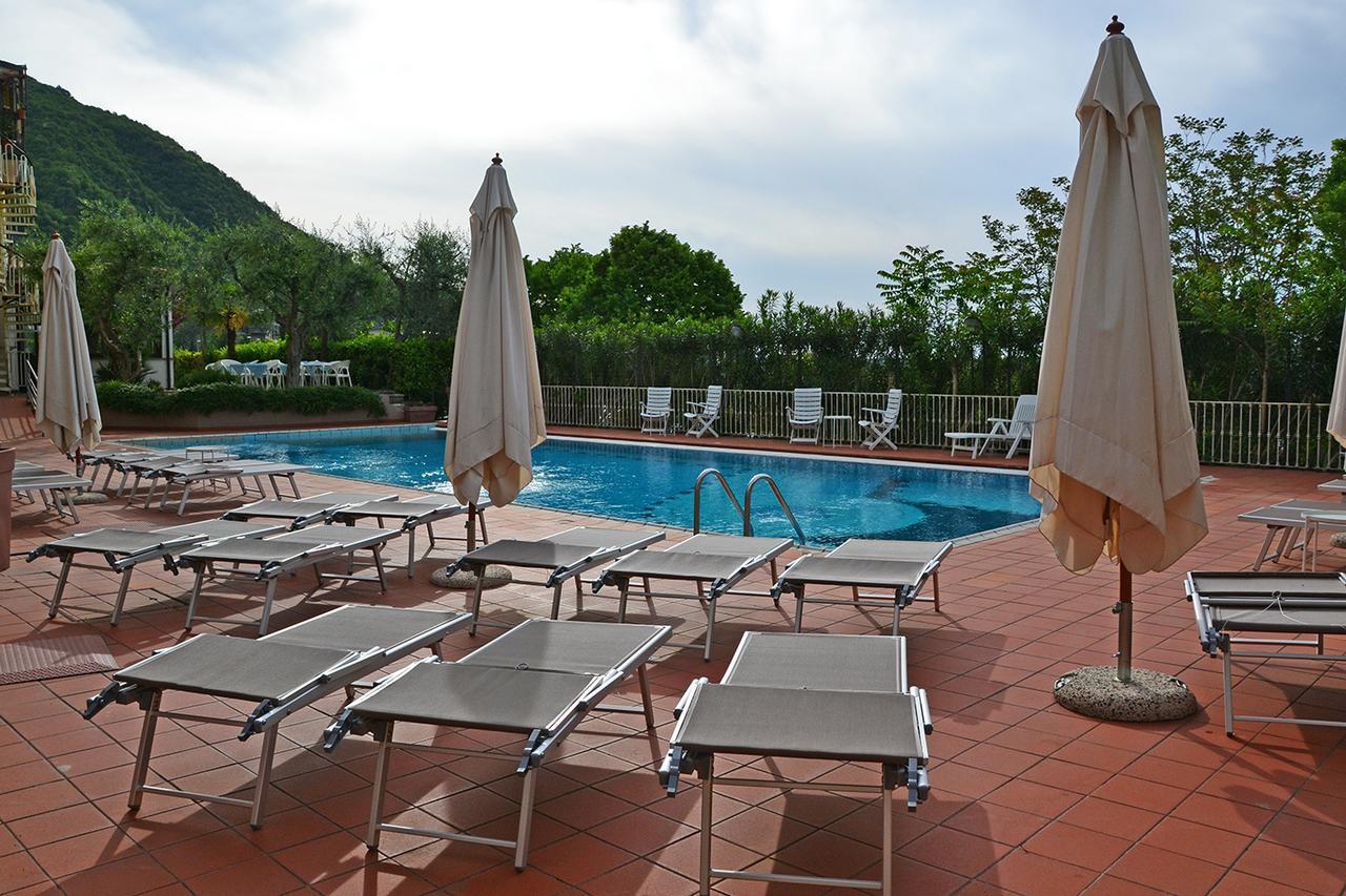Blu Garda Hotel ซาโล ภายนอก รูปภาพ